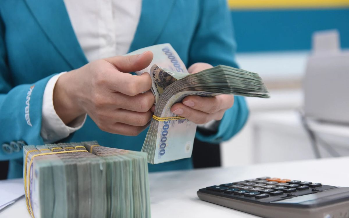 Nhân viên giao dịch sẽ xác nhận đổi tiền hợp lệ nếu tờ tiền đạt đủ điều kiện