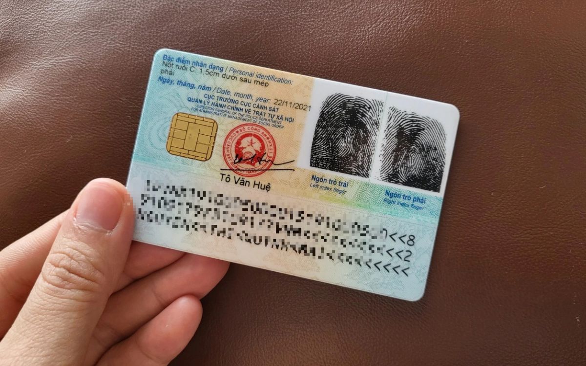 Mang theo giấy tờ tùy thân để tiến hành đổi tiền 