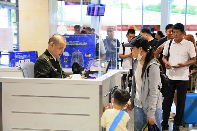 Đổi tiền đô Sing tại sân bay Tân Sơn Nhất